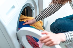 Loading colored clothes and linen in washing machine